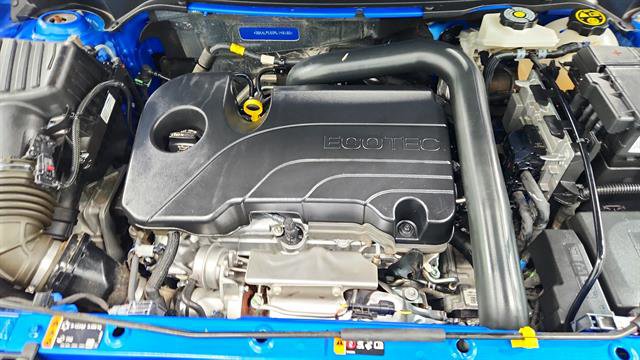 Used 2024 GMC Terrain SLT image 31