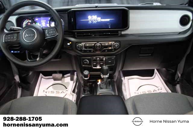 Used 2024 Jeep Wrangler Unlimited AWD/4WD image 12