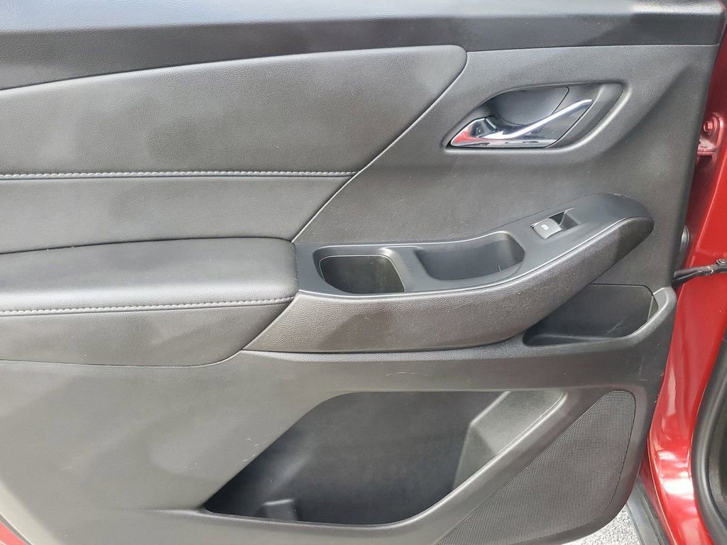 Used 2023 Chevrolet Traverse LT image 8