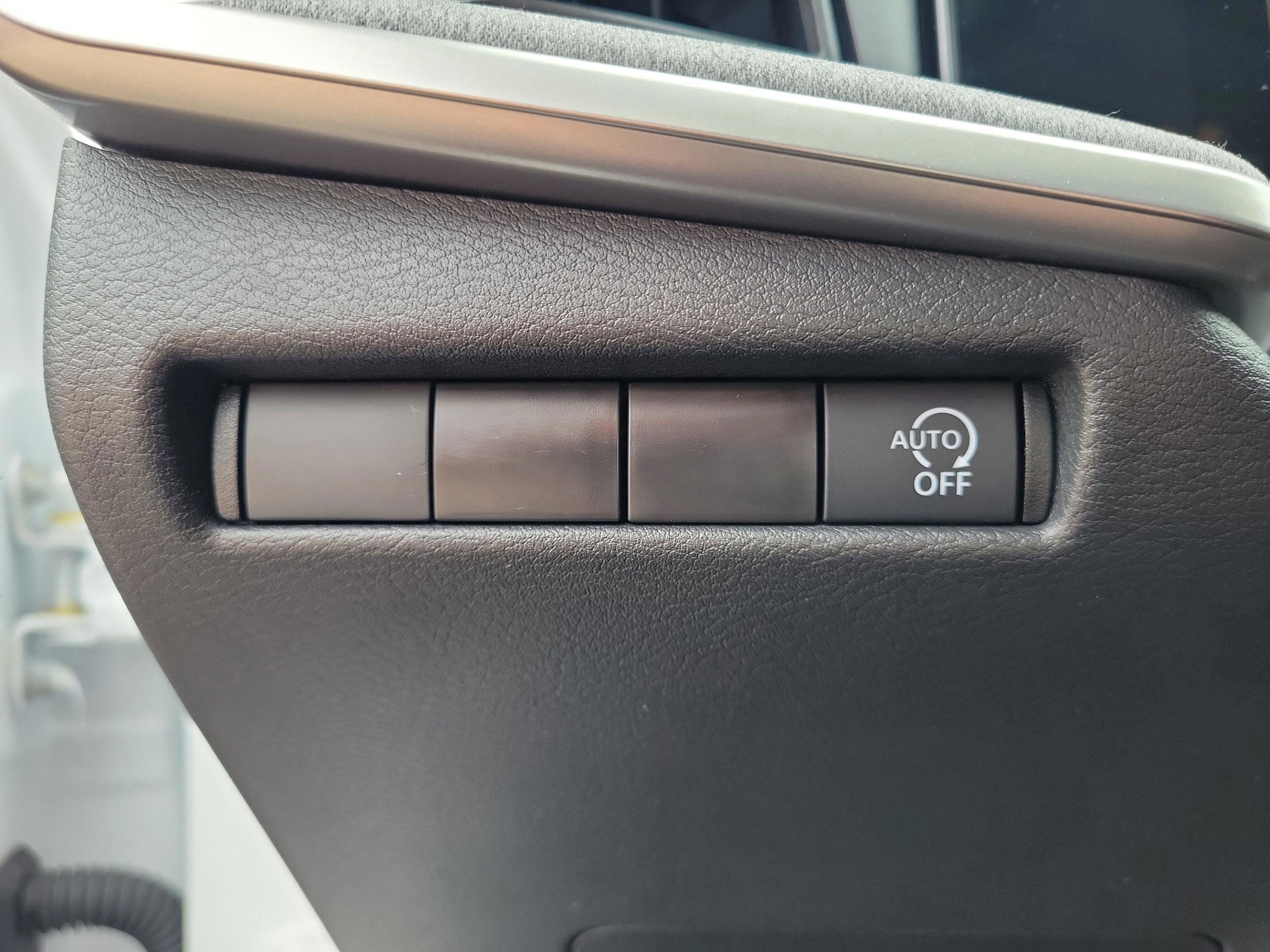 Certified 2025 Nissan Kicks SV image 21