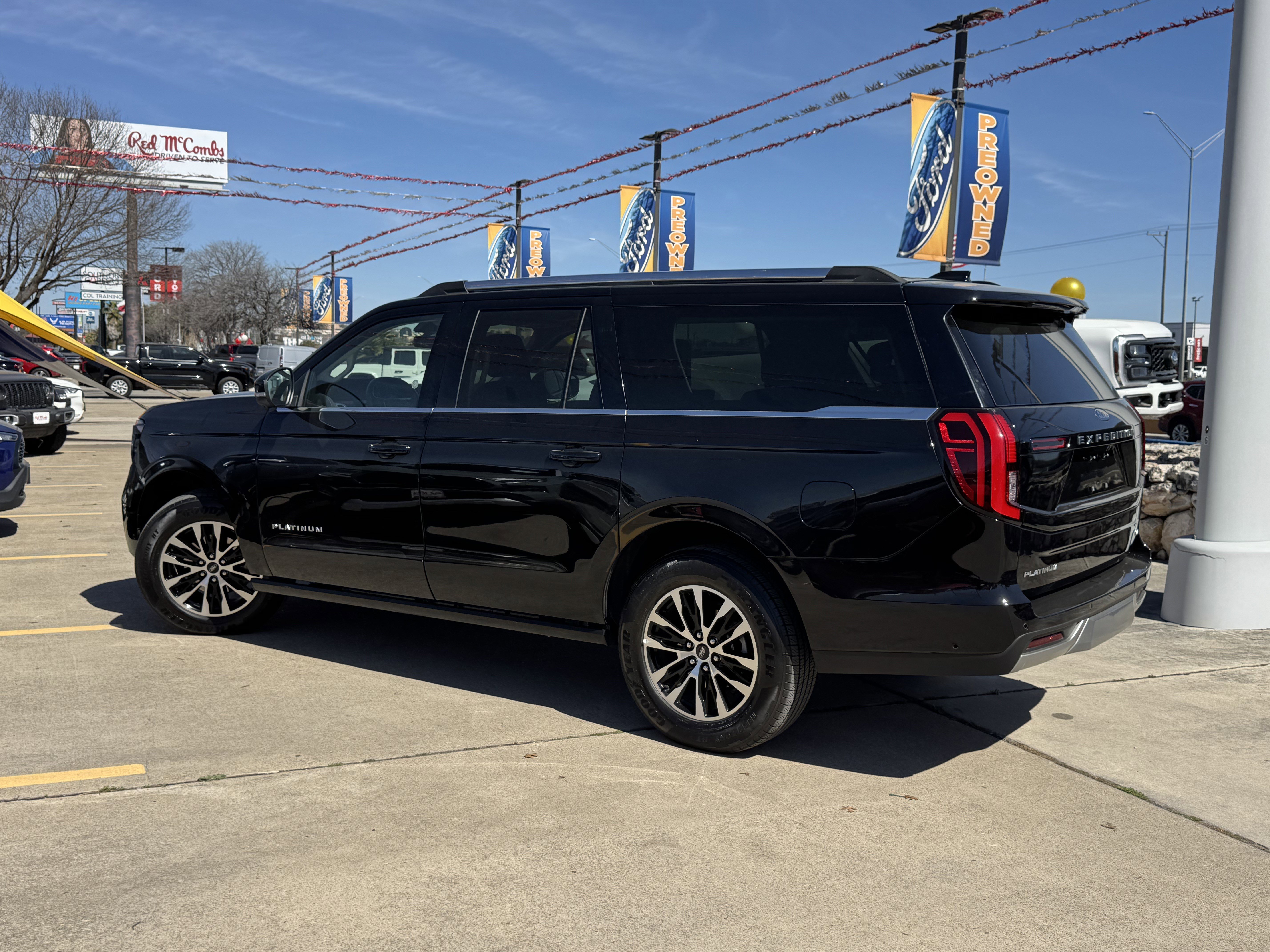 Used 2025 Ford Expedition Max Platinum image 11