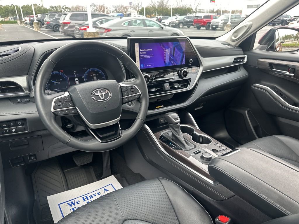 Used 2023 Toyota Highlander Platinum image 34