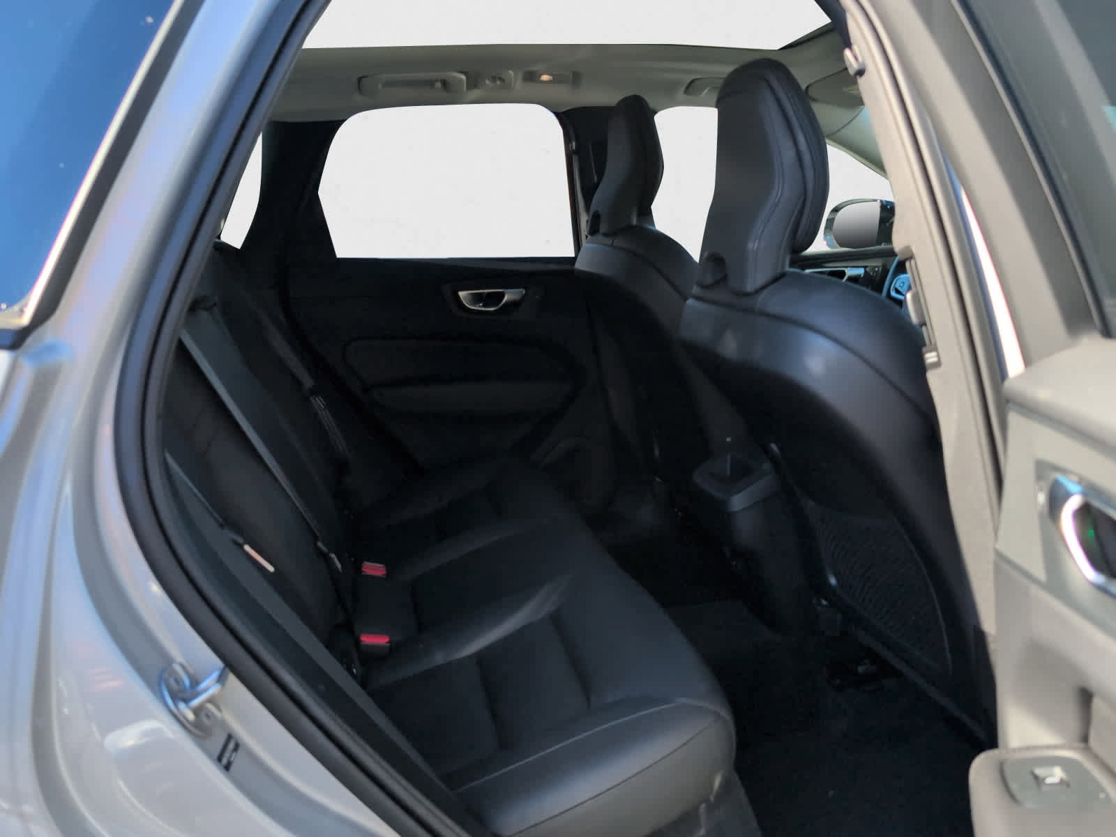 Used 2025 Volvo XC60 B5 Plus image 17