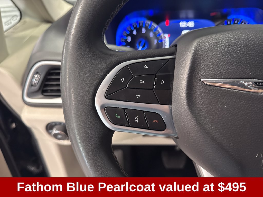 Used 2023 Chrysler Pacifica Touring-L FWD image 3
