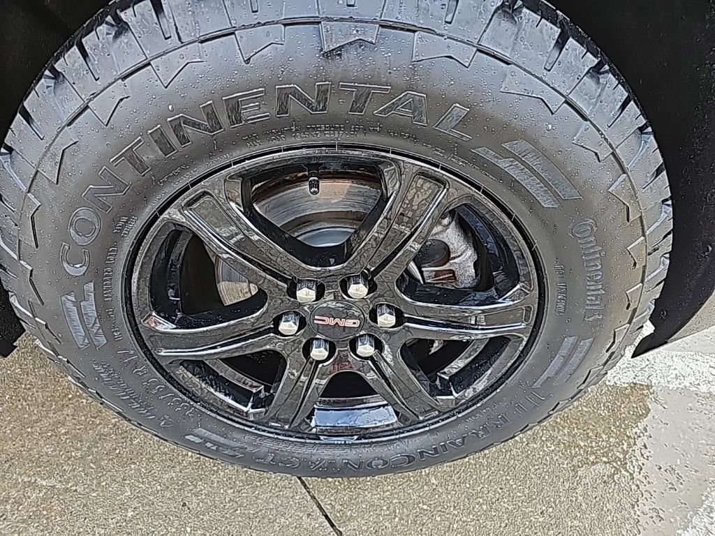 Used 2023 GMC Acadia AT4 w/ Technology Package image 2