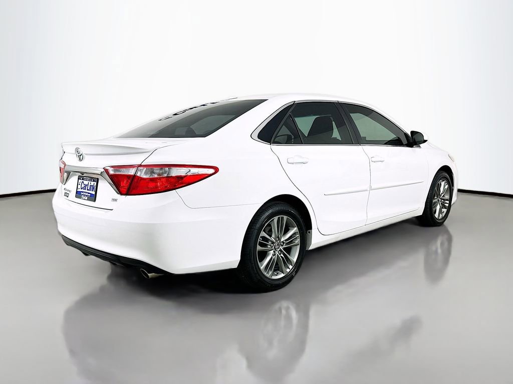 Used 2017 Toyota Camry SE w/ Moonroof Package image 8