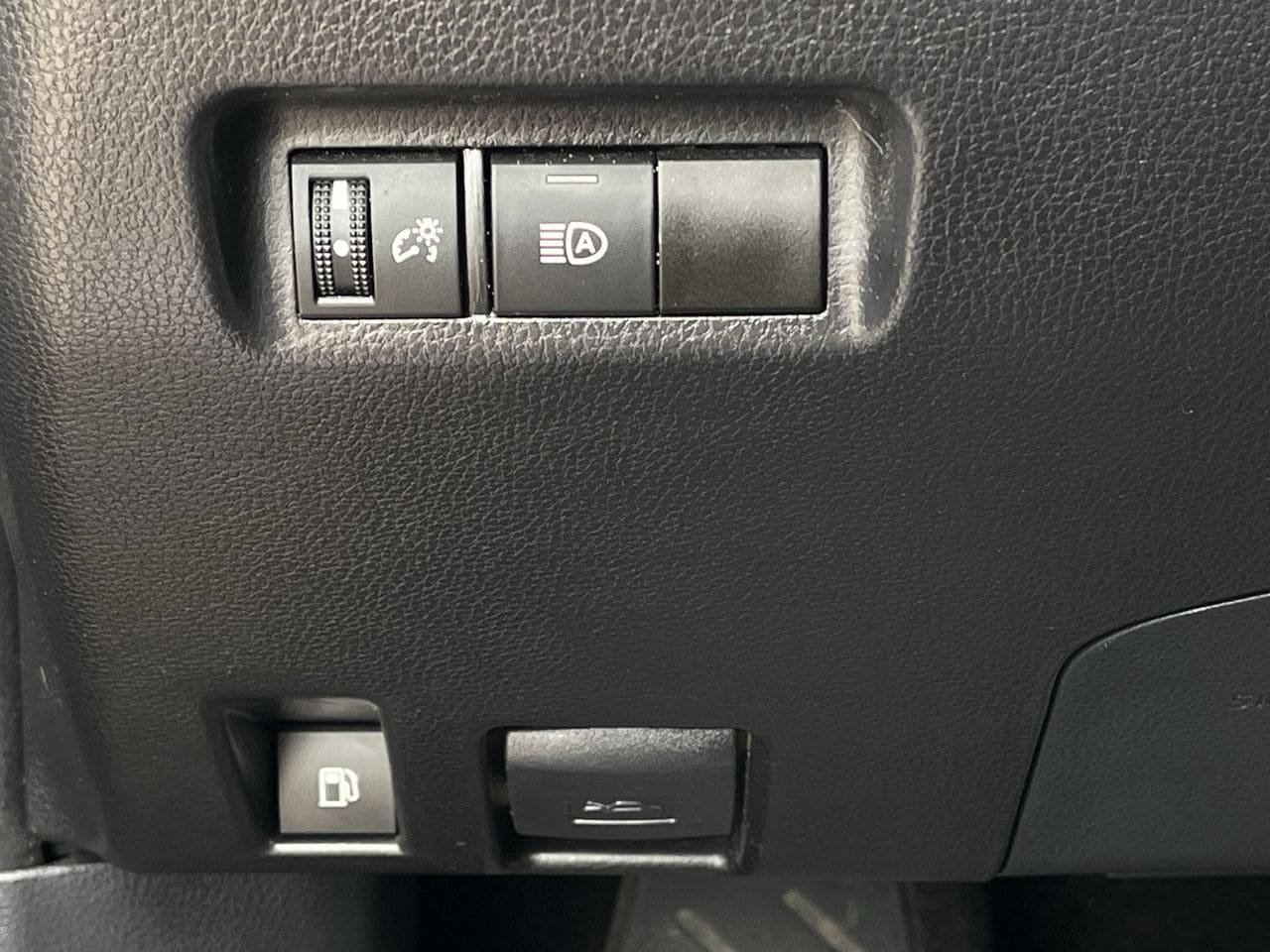 Used 2025 Toyota RAV4 LE AWD/4WD image 20