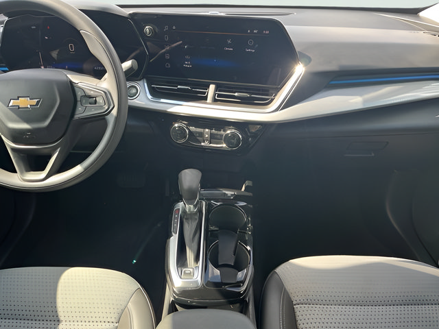 Used 2025 Chevrolet Trax LT FWD image 24