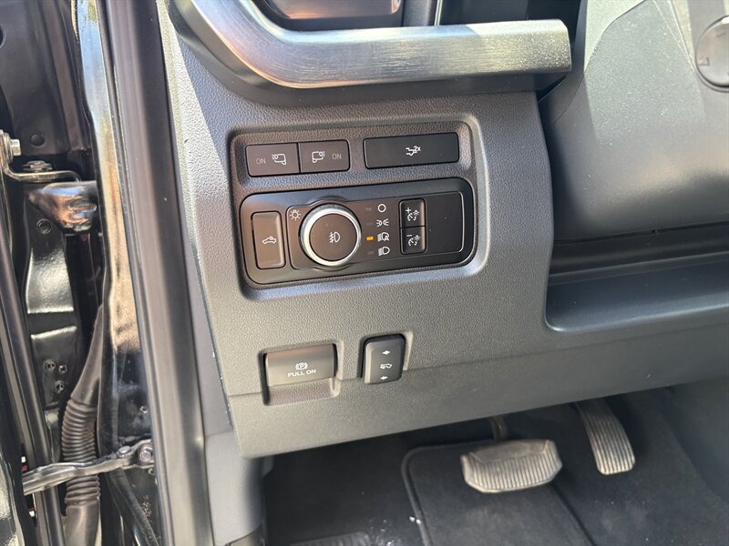 Used 2023 Ford F350 Lariat w/ Sport Appearance Package AWD/4WD image 19