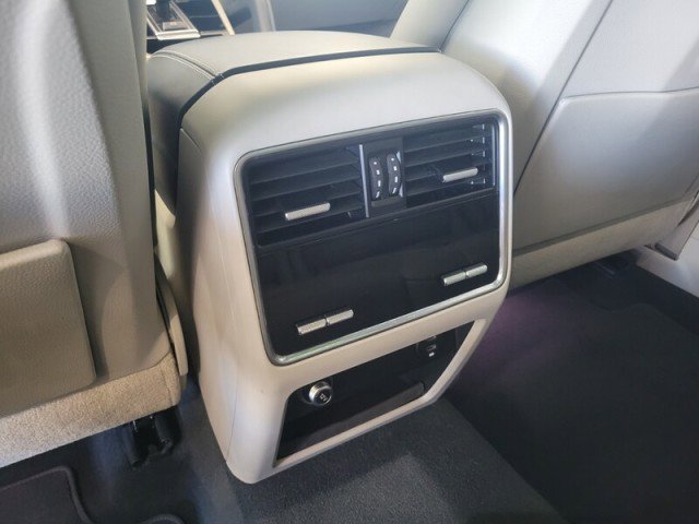 Used 2022 Porsche Cayenne GTS image 29