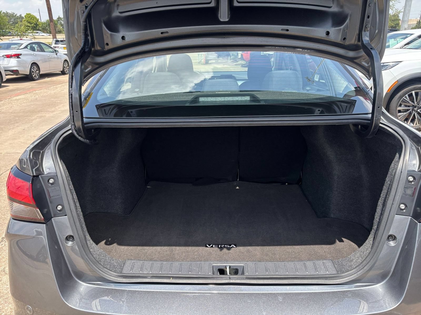 Used 2025 Nissan Versa SV FWD image 28
