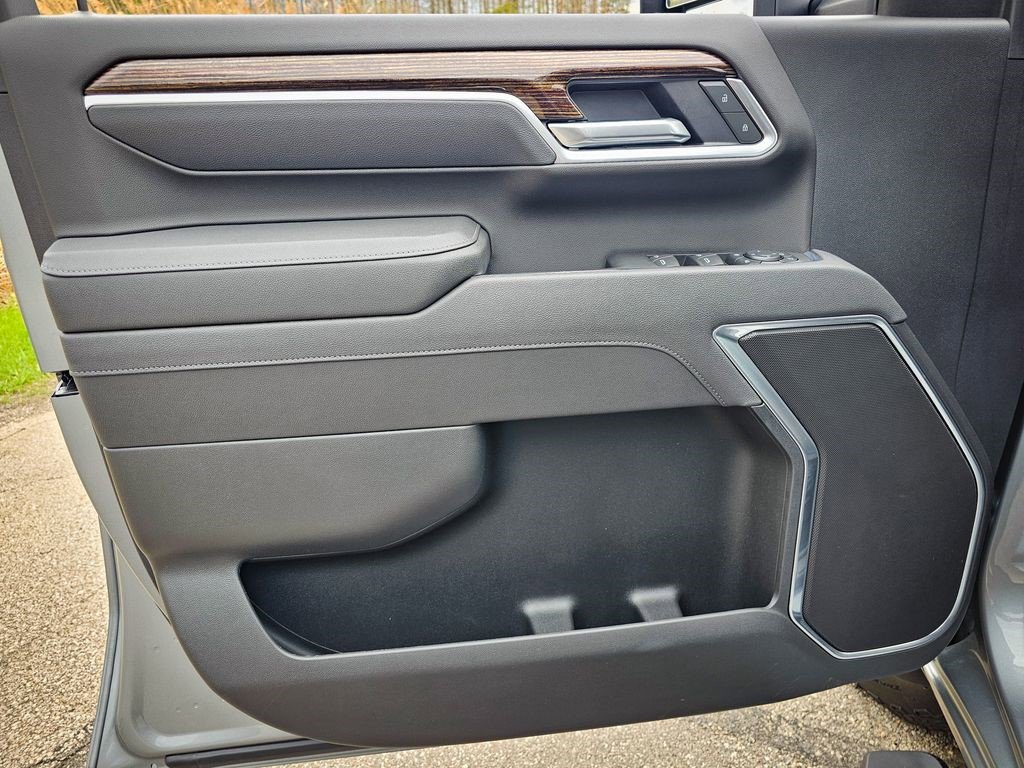 Certified 2025 GMC Sierra 2500 SLE w/ SLE Value Package; AWD/4WD image 9