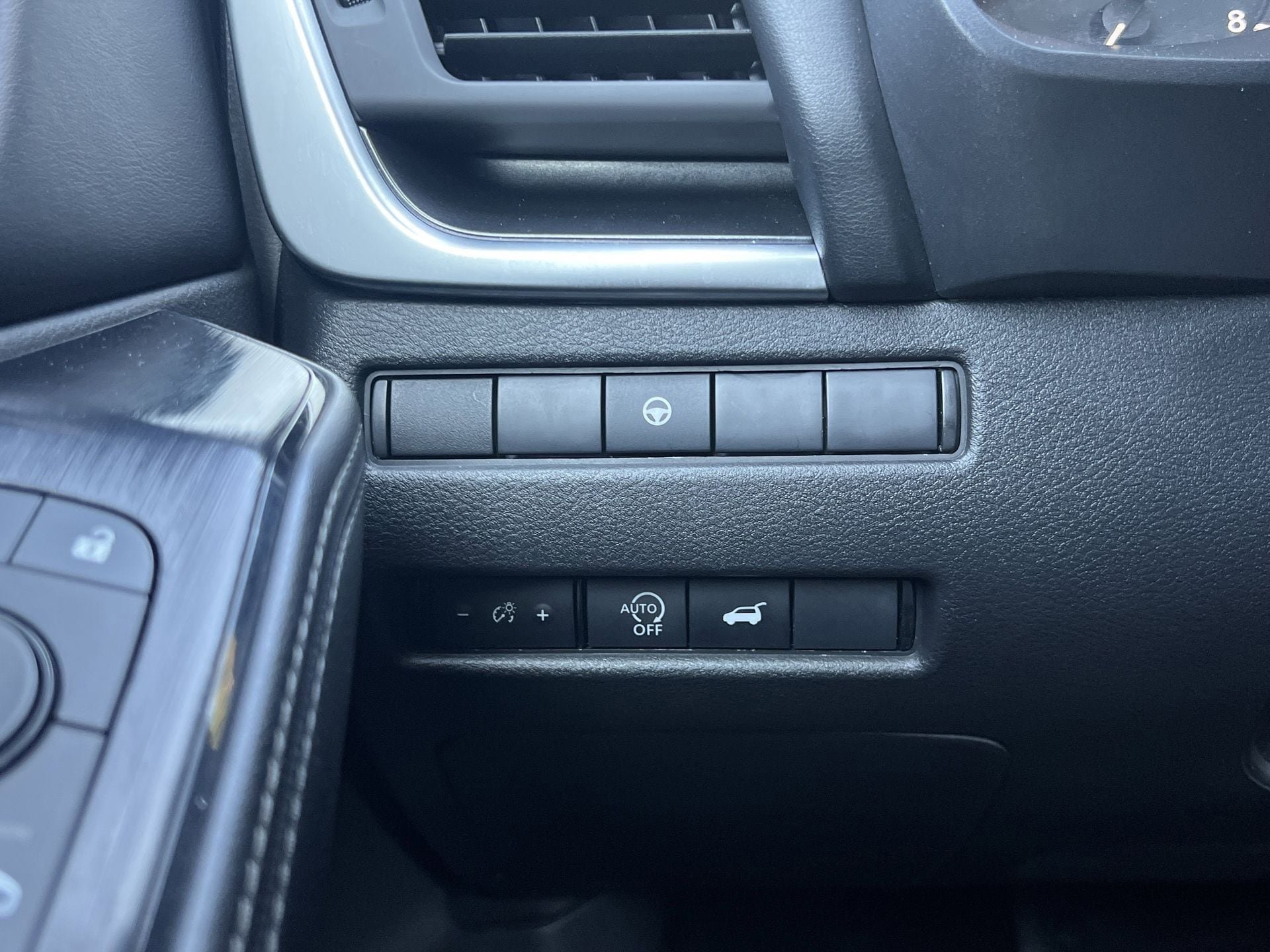 Used 2024 Nissan Rogue SV AWD/4WD image 10