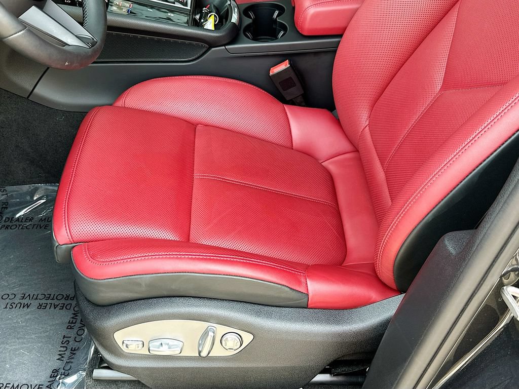 Certified 2026 Porsche Macan Turbo AWD/4WD image 22