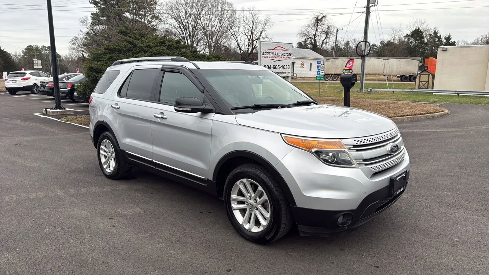 Used 2015 Ford Explorer XLT w/ Equipment Group 202A image 9