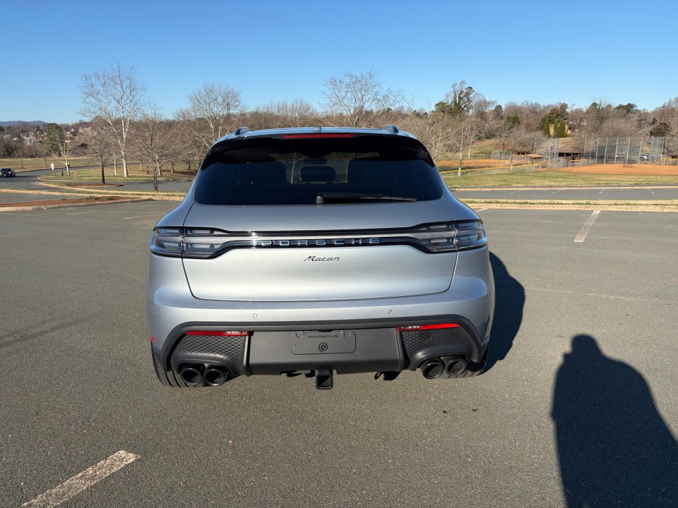 Certified 2025 Porsche Macan image 6