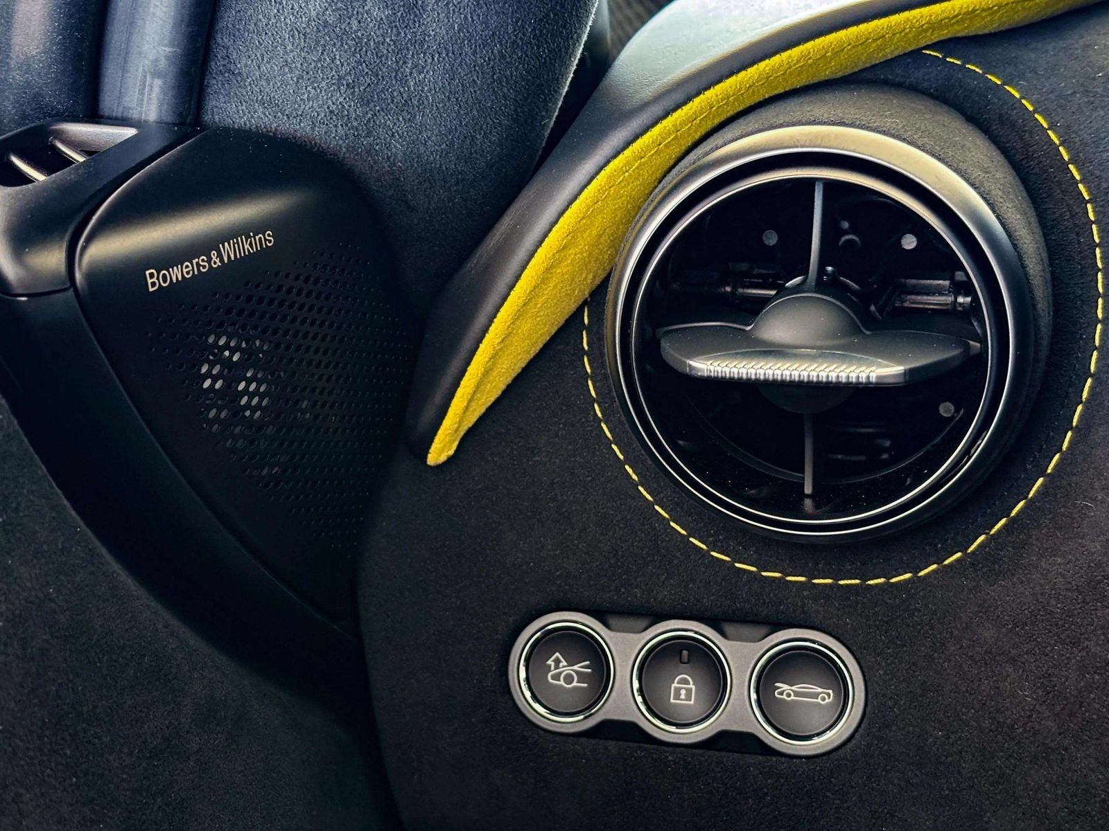 New 2026 McLaren 750S Spider RWD image 23