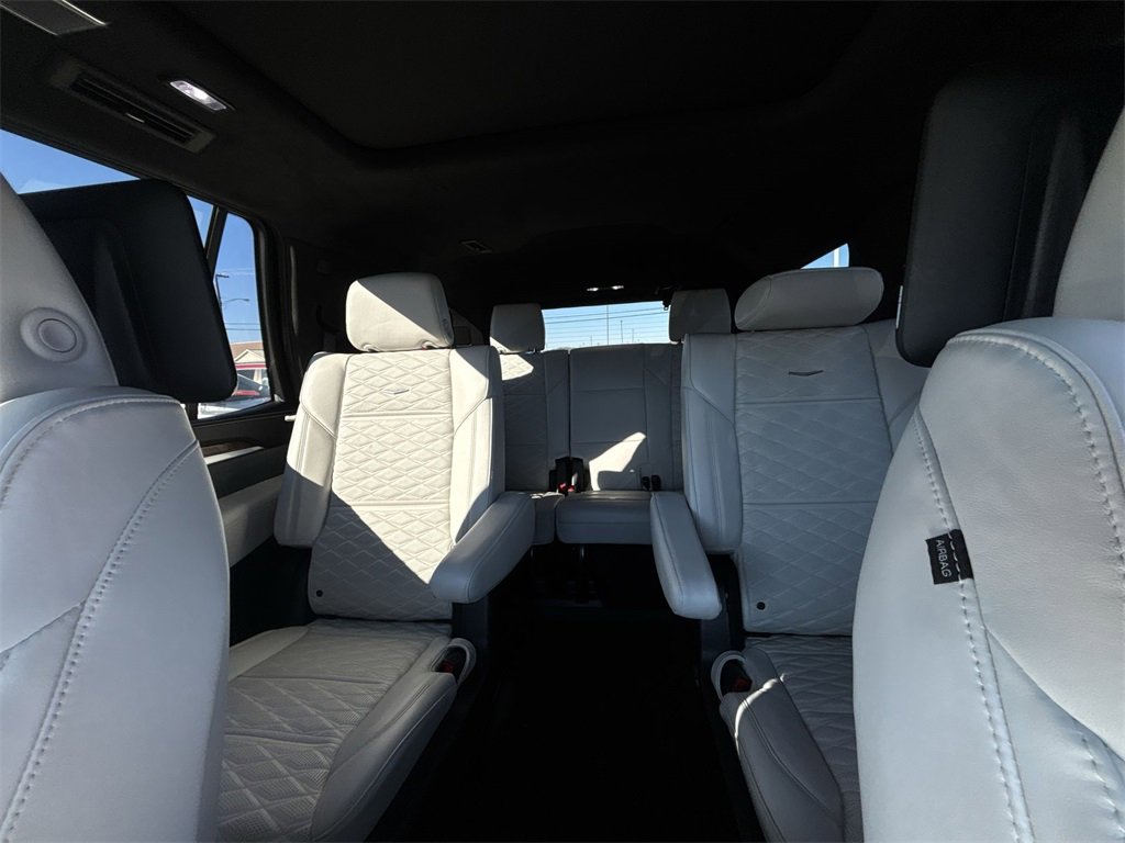 Used 2025 Cadillac Escalade Premium Luxury Platinum image 13