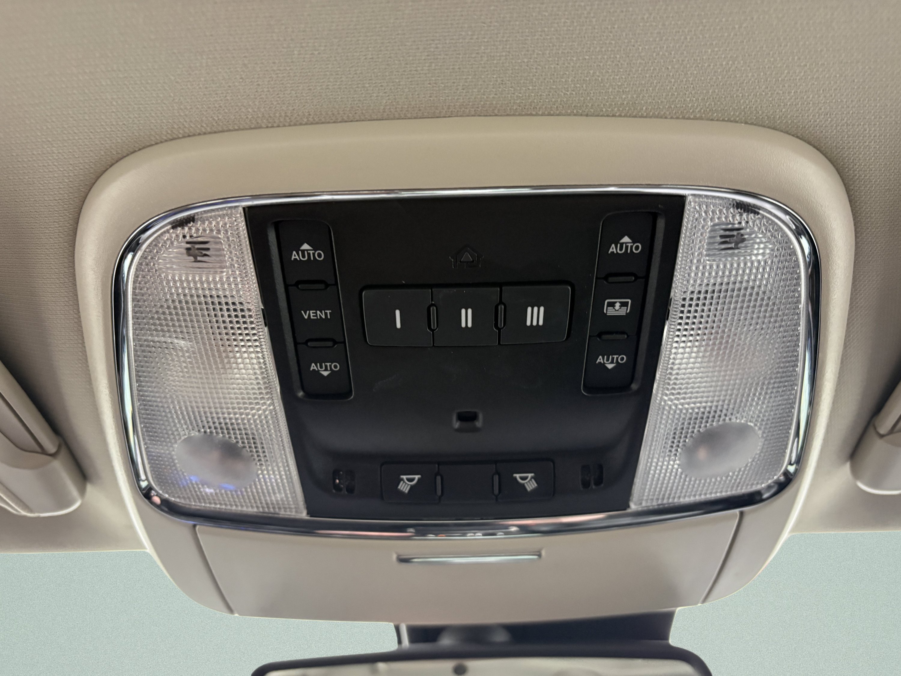 Used 2023 Chrysler 300 Touring L w/ Popular Equipment Group RWD image 34