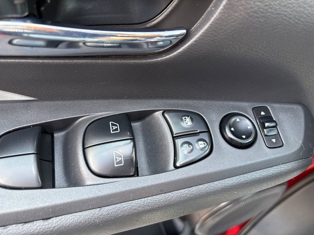 Used 2021 Nissan Kicks SR w/ SR Premium Package FWD image 23