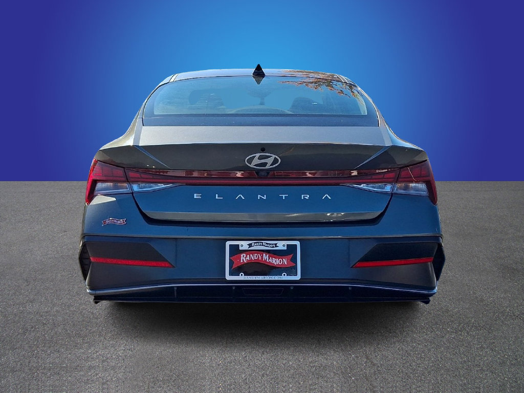 Used 2025 Hyundai Elantra SEL FWD image 5