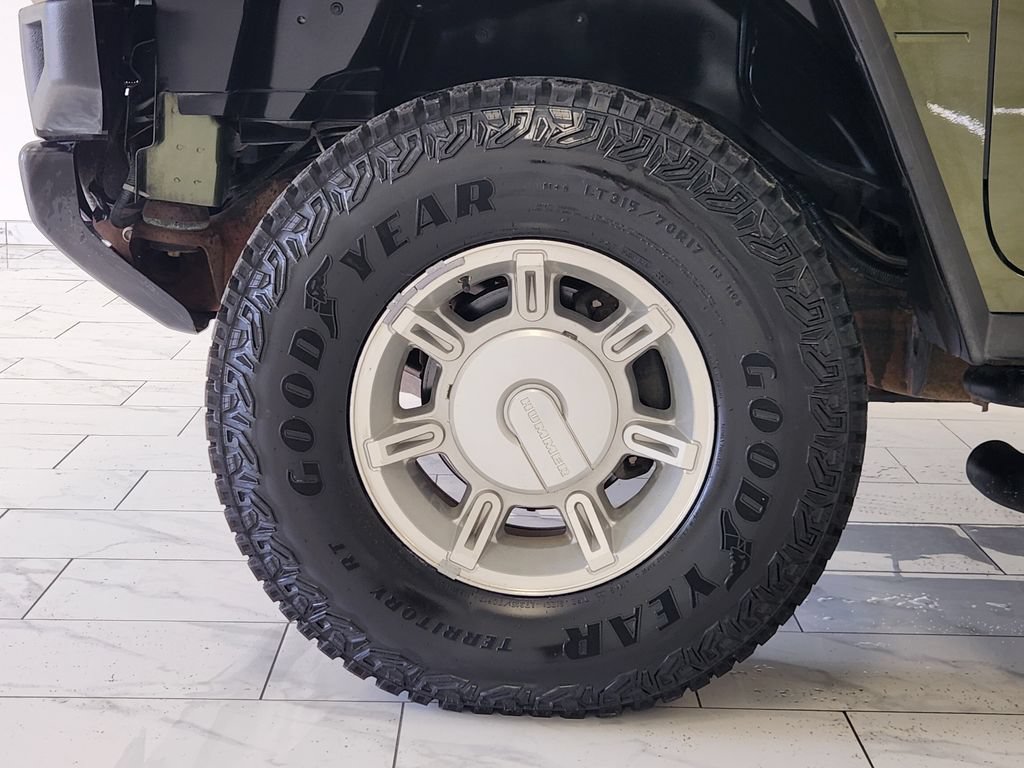 Used 2003 HUMMER H2 w/ Preferred Equipment Group AWD/4WD image 10