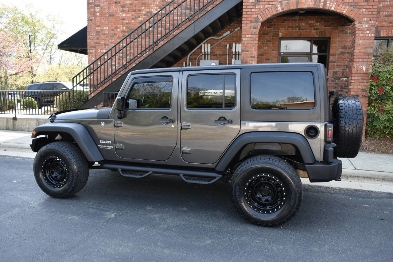 Used 2018 Jeep Wrangler Unlimited Sport S image 38