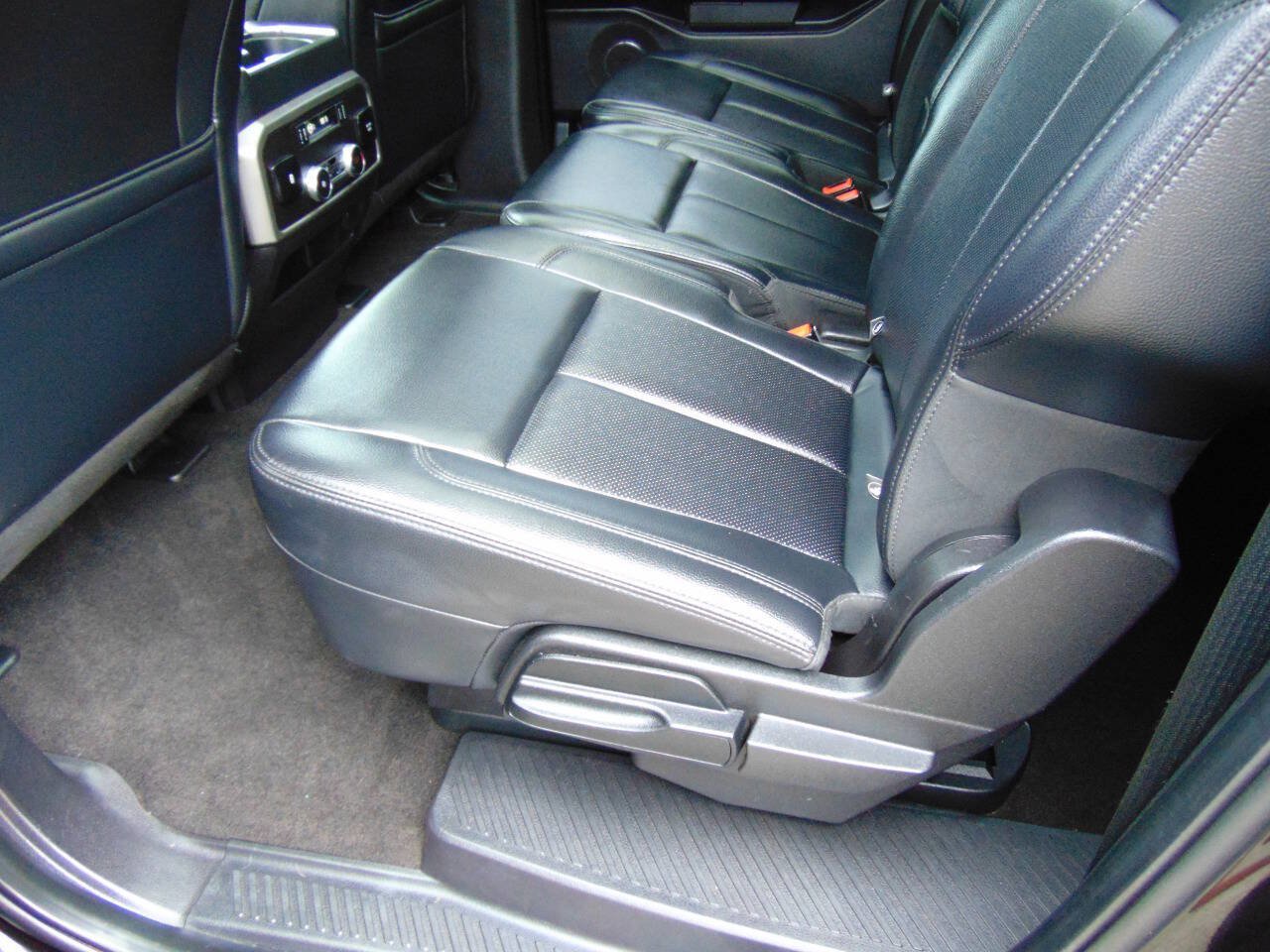 Used 2019 Ford Expedition Max XLT w/ Equipment Group 202A AWD/4WD image 9