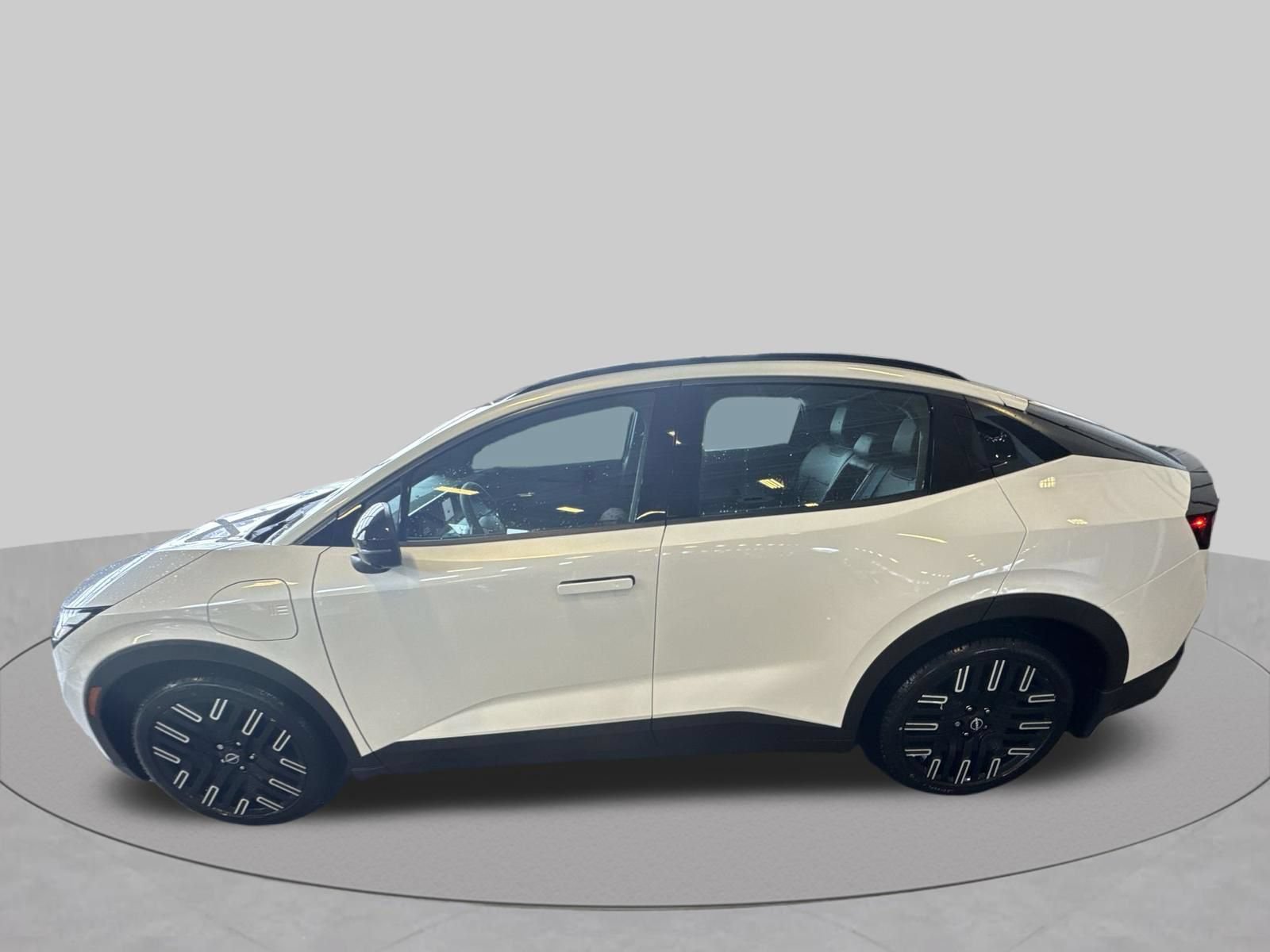 New 2026 Nissan Leaf Platinum+ w/ Cargo Package (Platinum+) FWD image 30