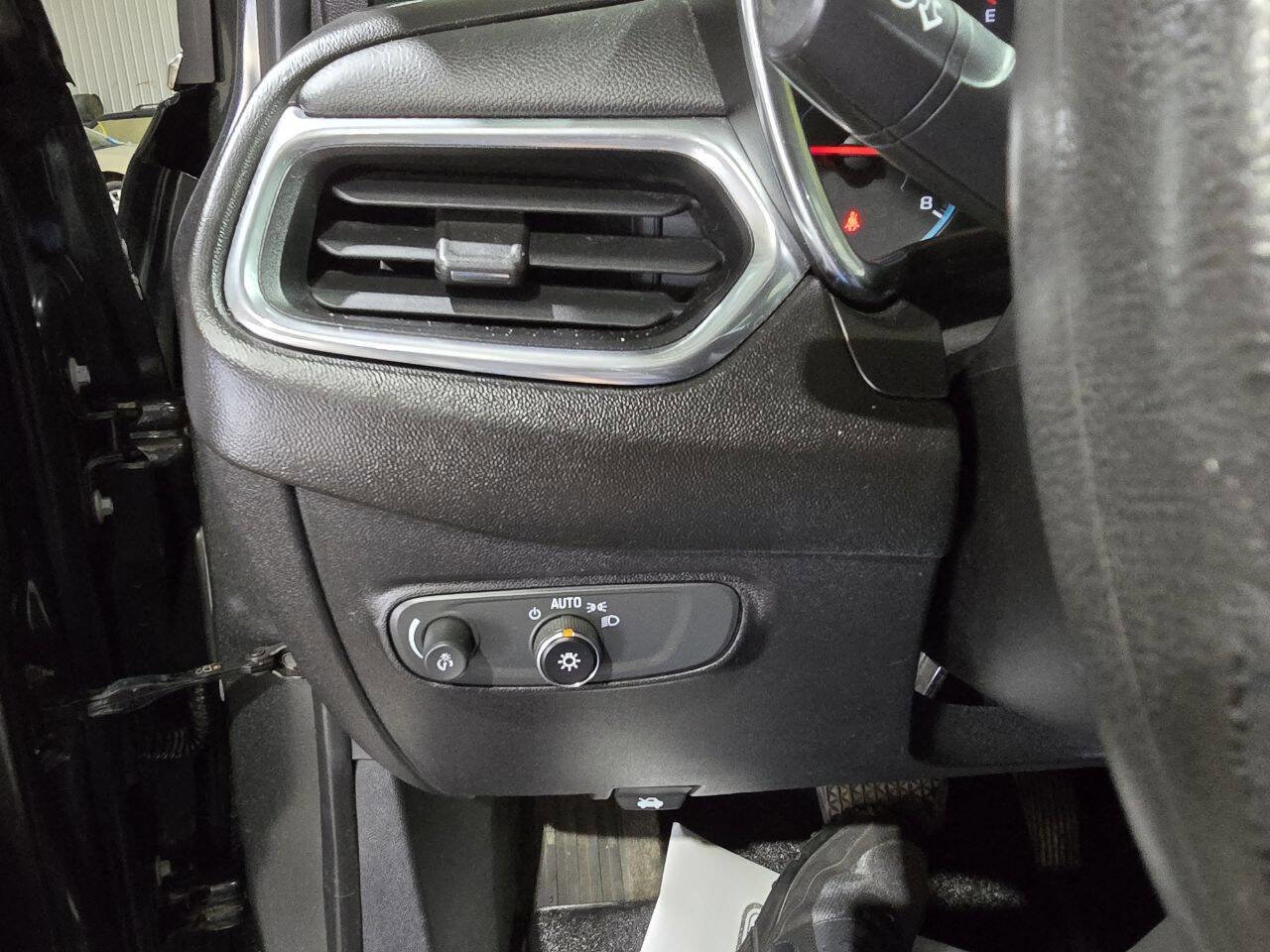 Used 2018 Chevrolet Equinox LT image 38