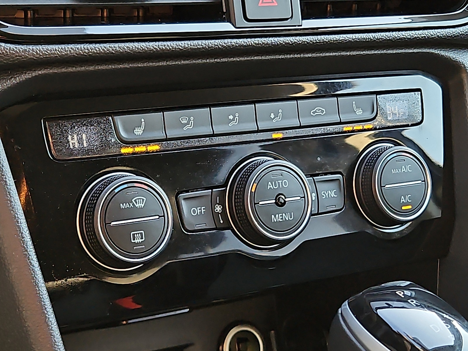 Used 2024 Volkswagen Taos SE image 15