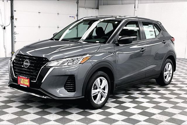 New 2025 Nissan Kicks Play S image 3