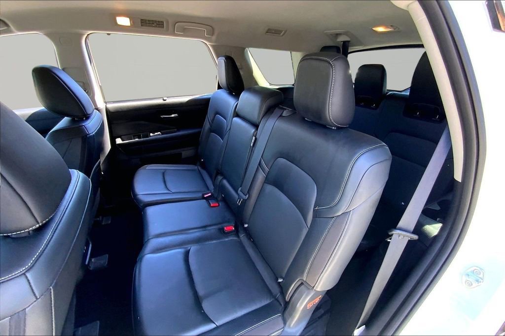 Used 2023 Nissan Pathfinder SL AWD/4WD image 16
