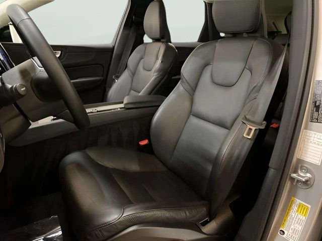 Used 2025 Volvo XC60 B5 Plus AWD/4WD image 61