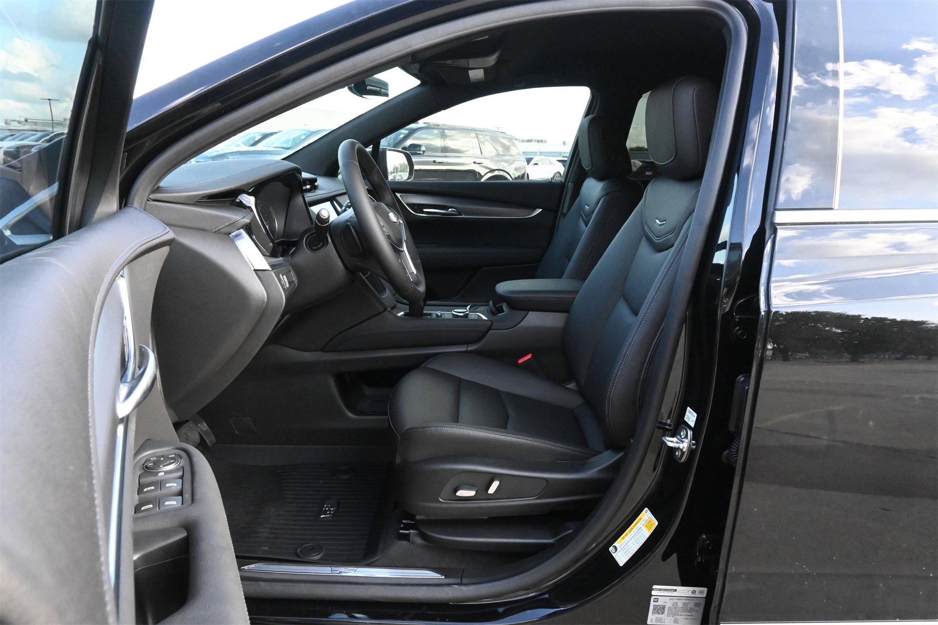 New 2026 Cadillac XT5 Luxury w/ LPO, Floor Liner Package image 18