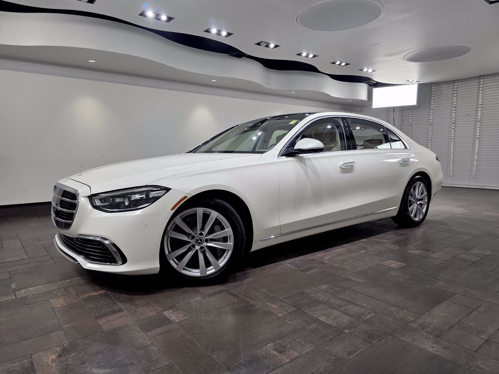 Used 2022 Mercedes-Benz S 500 4MATIC video 1