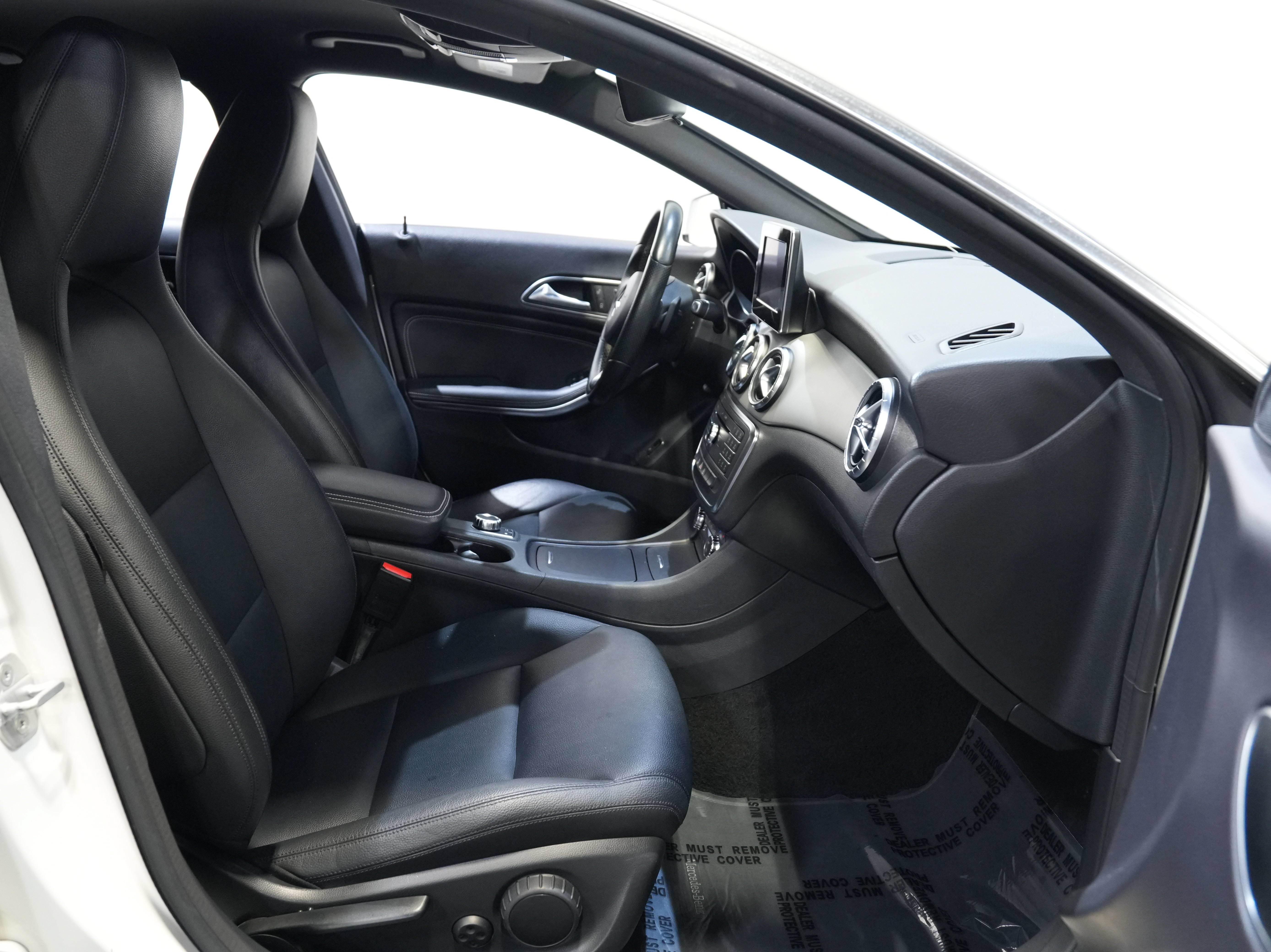 Used 2015 Mercedes-Benz CLA 250 image 33