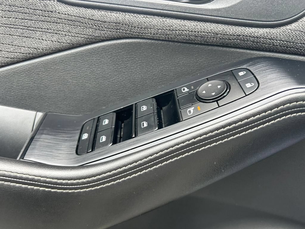 Used 2022 Nissan Rogue SV AWD/4WD image 25