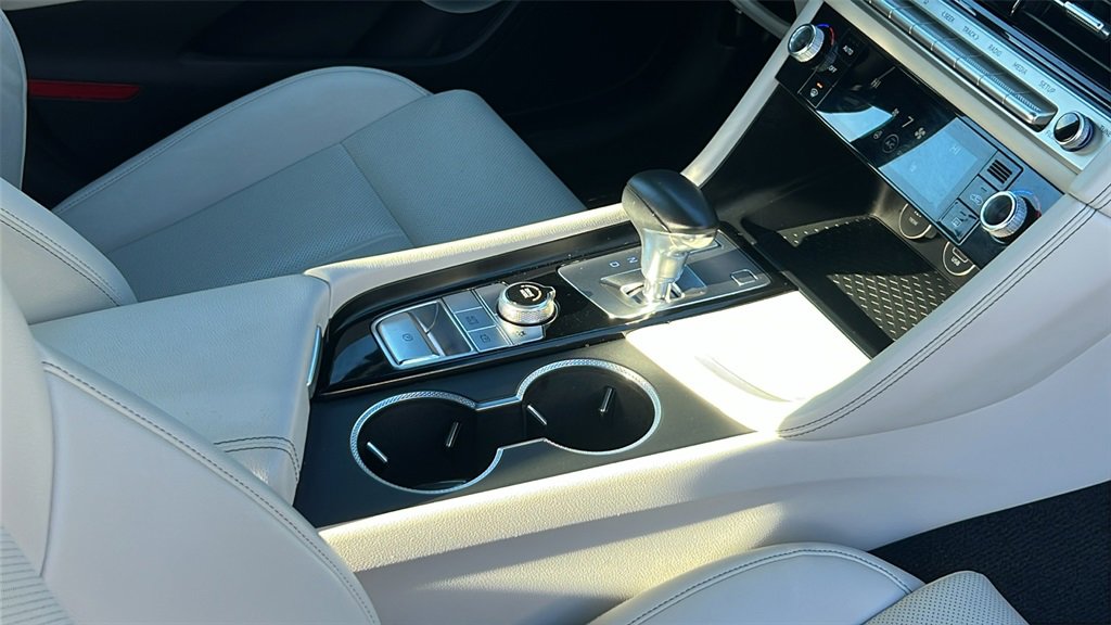 Used 2024 Genesis G70 2.5T image 14