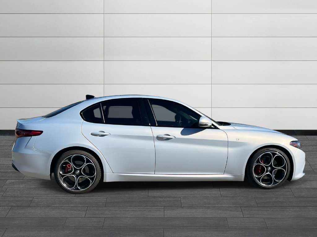 Used 2022 Alfa Romeo Giulia Ti RWD image 5