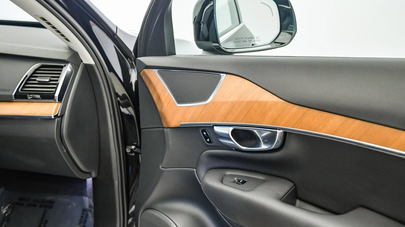 Certified 2025 Volvo XC90 B6 Ultra image 18