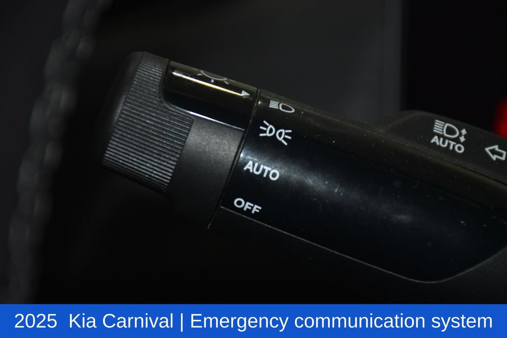 Used 2025 Kia Carnival FWD image 11