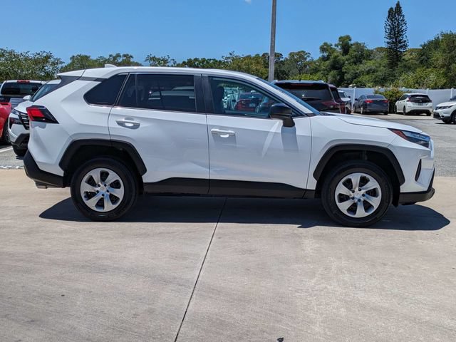 Used 2023 Toyota RAV4 LE FWD image 4