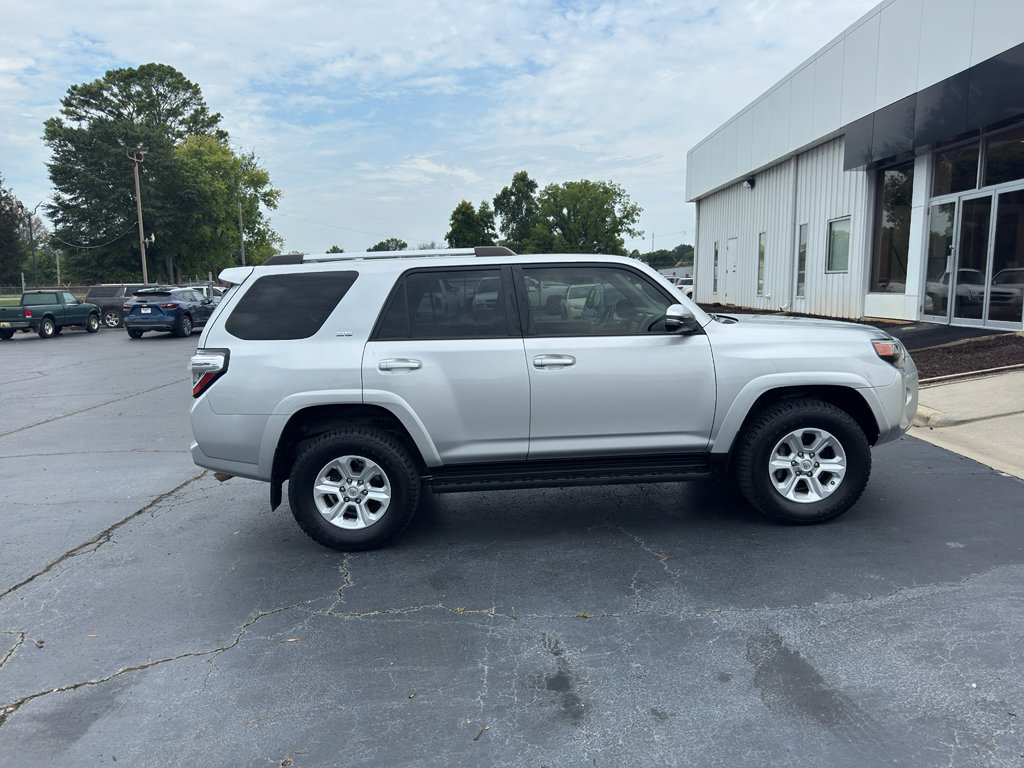 Used 2022 Toyota 4Runner SR5 Premium image 4