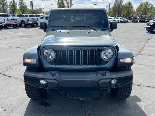 Used 2025 Jeep Gladiator Sport AWD/4WD image 4