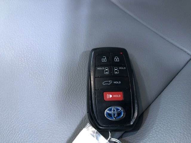 Used 2021 Toyota Sienna XLE image 33