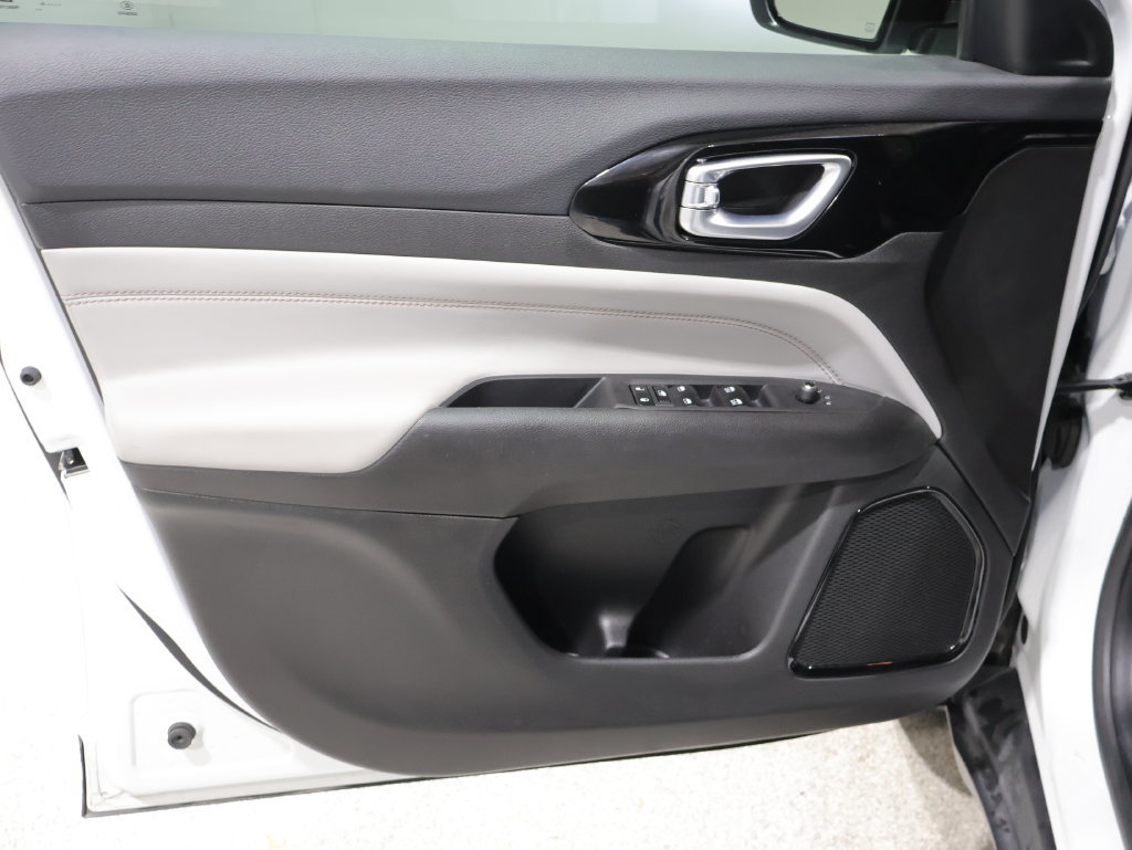 Certified 2025 Jeep Compass Limited AWD/4WD image 14
