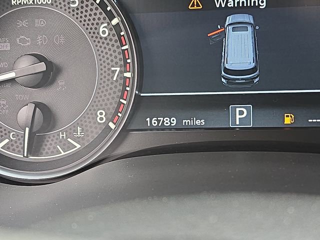 Used 2024 Nissan Armada SL w/ Captain's Chairs Package image 27