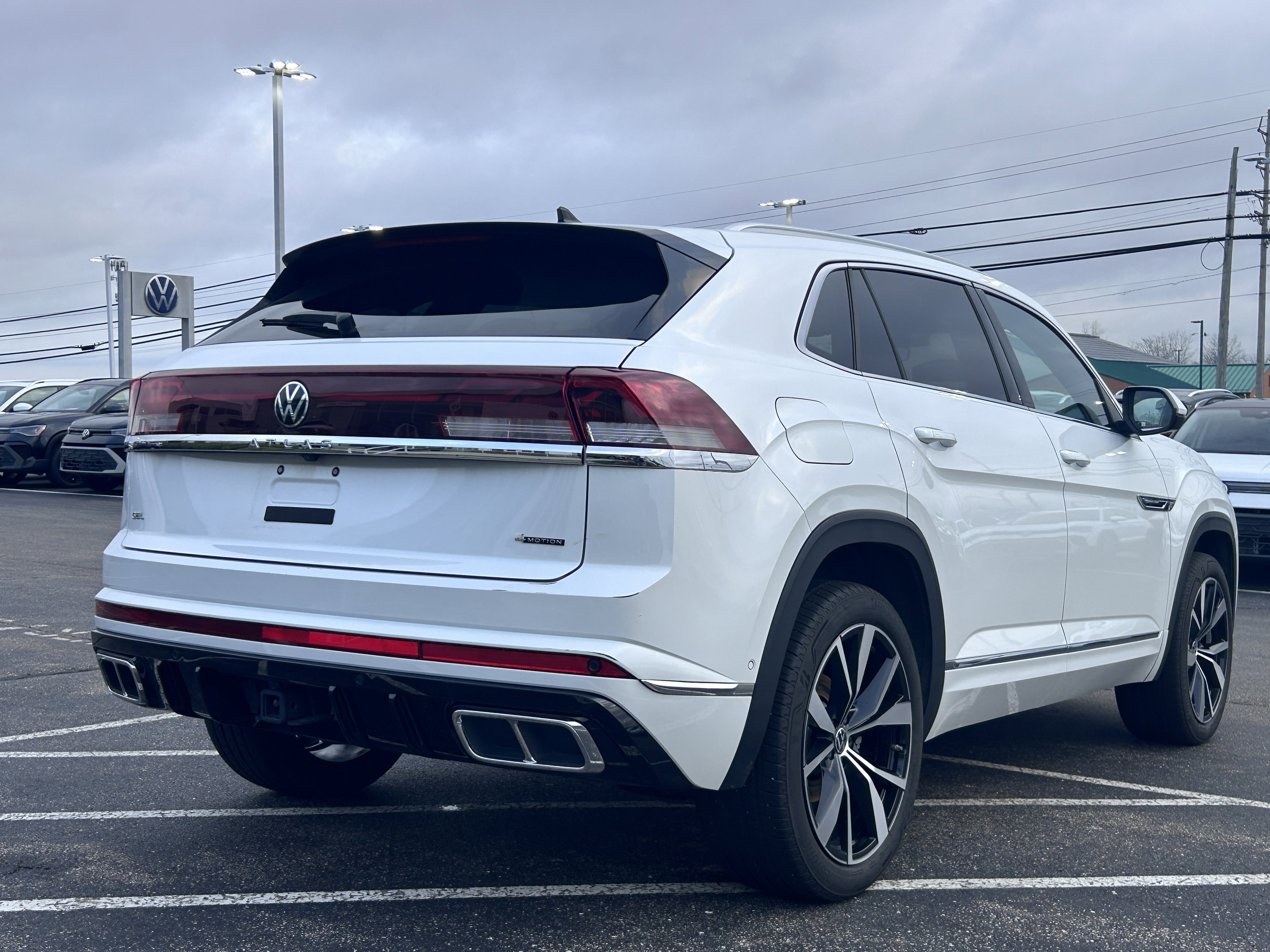 Certified 2024 Volkswagen Atlas Cross Sport SEL Premium R-Line AWD/4WD image 7