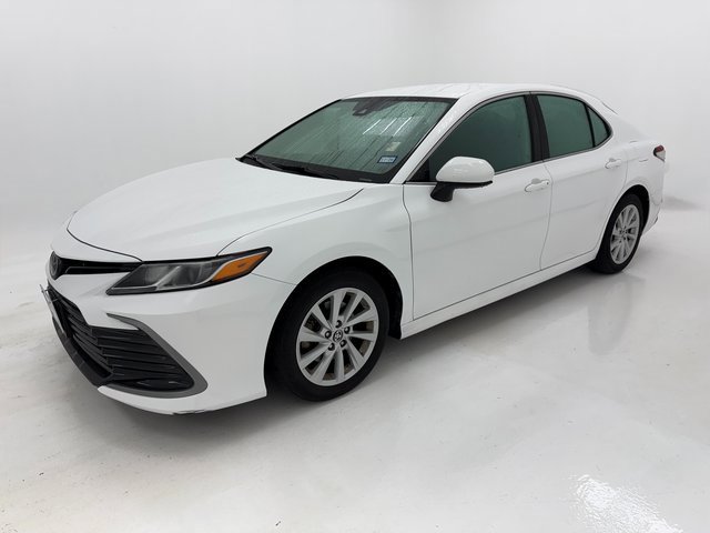 Used 2022 Toyota Camry LE image 5